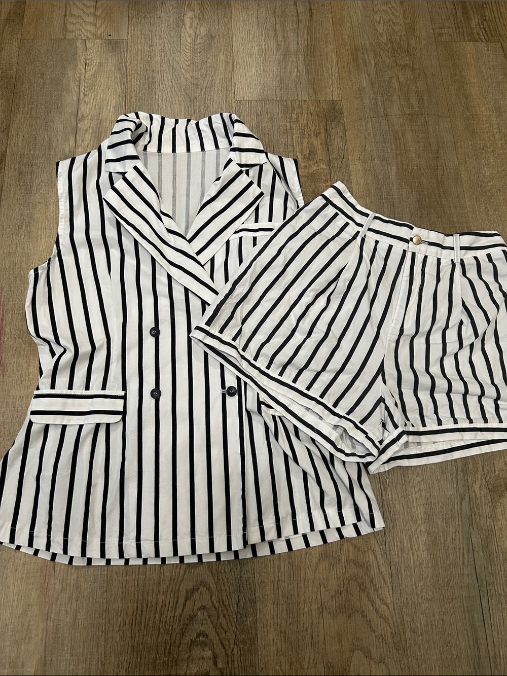 Striped Sleeveless Blazer & Shorts Set - Black on White